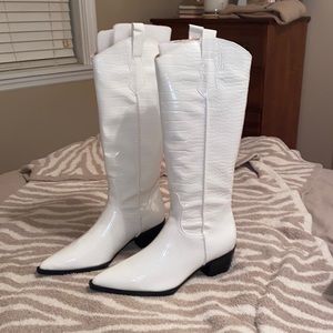 WHITE COWGIRL BOOTS